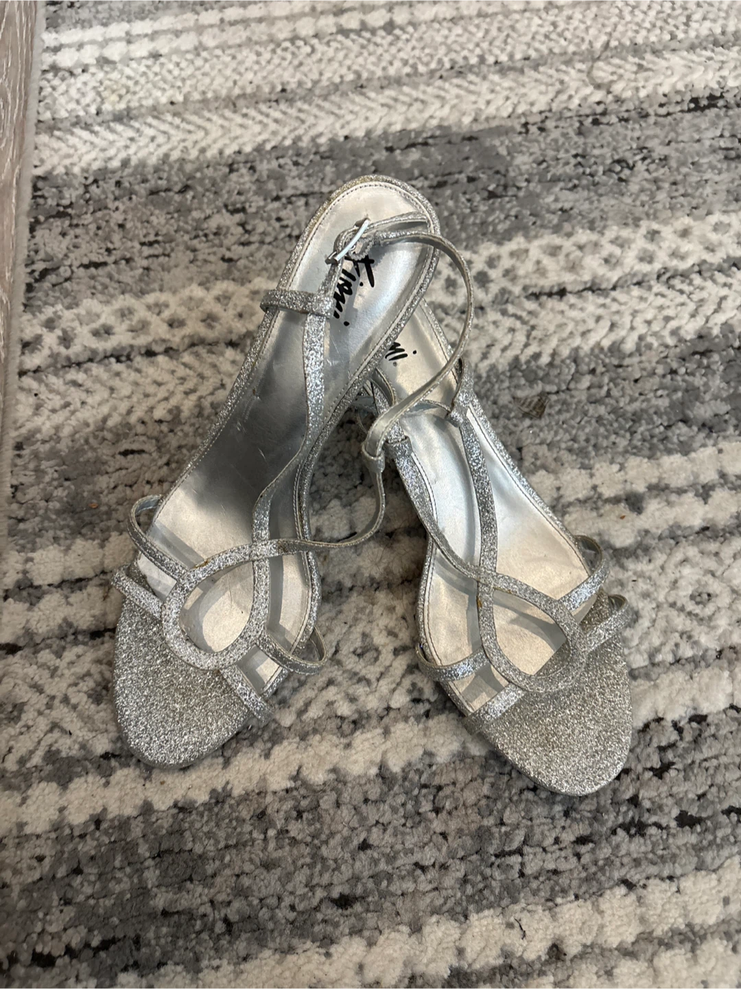 Fioni Silver Heels - Size 9 - photo 5
