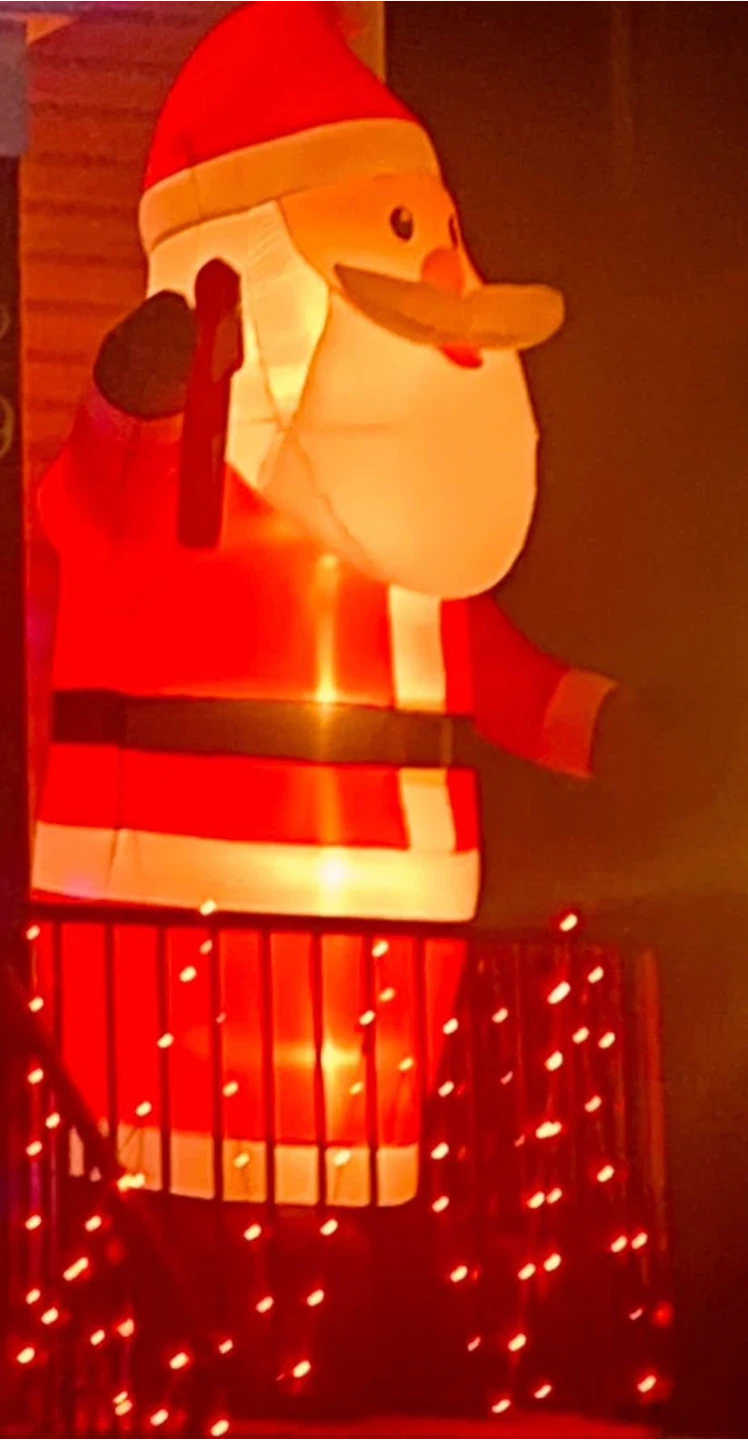 Inflatable Santa Decoration (11 ft)