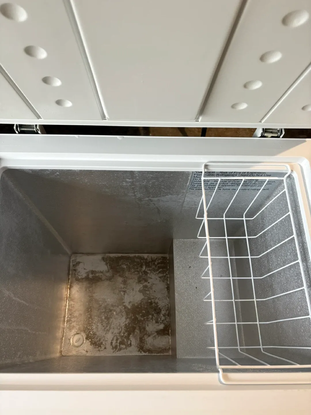 Insignia Chest Freezer - White image indicator(3)