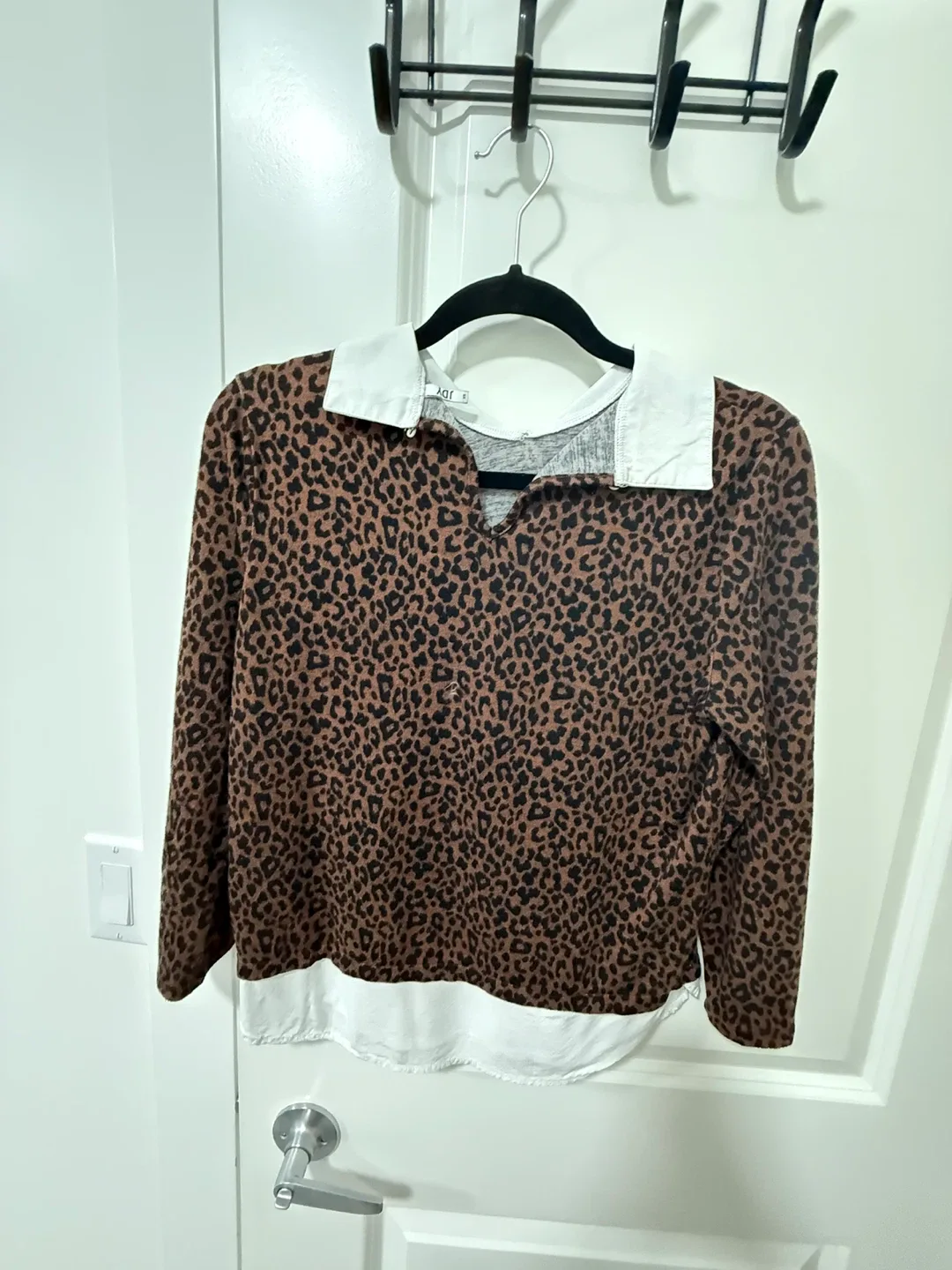 Leopard Print Blouse with Collar - Size S image indicator(2)