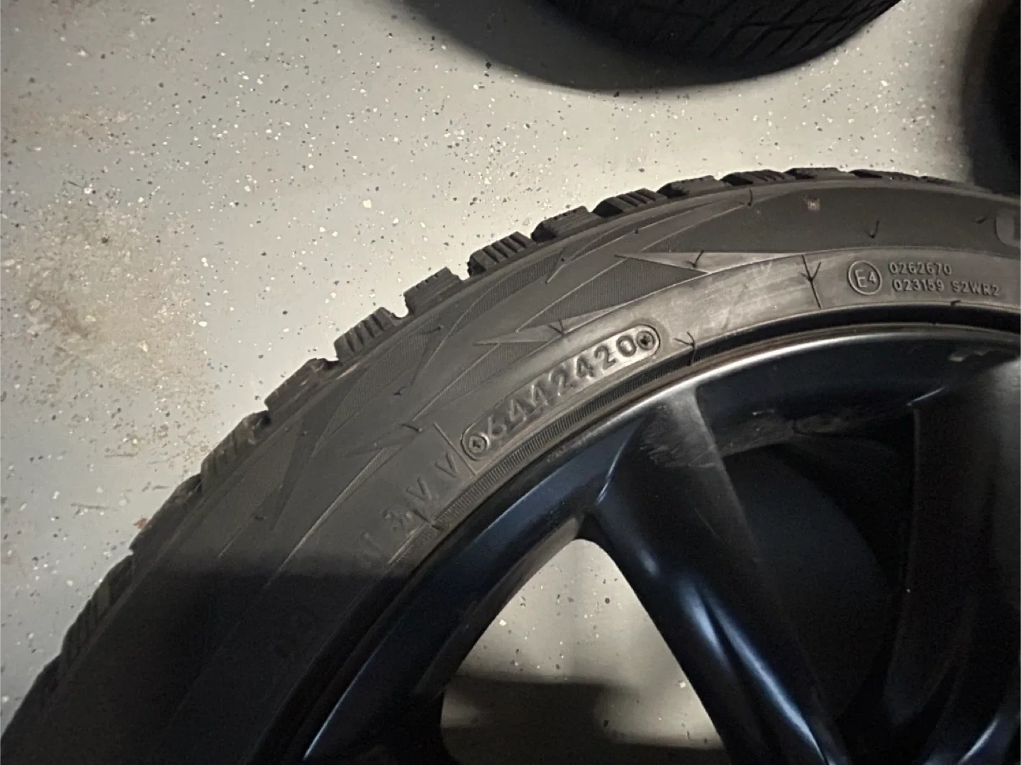 Winter tires and rims - Toyo Observe G3-ICE - 235/45R18 image indicator(6)