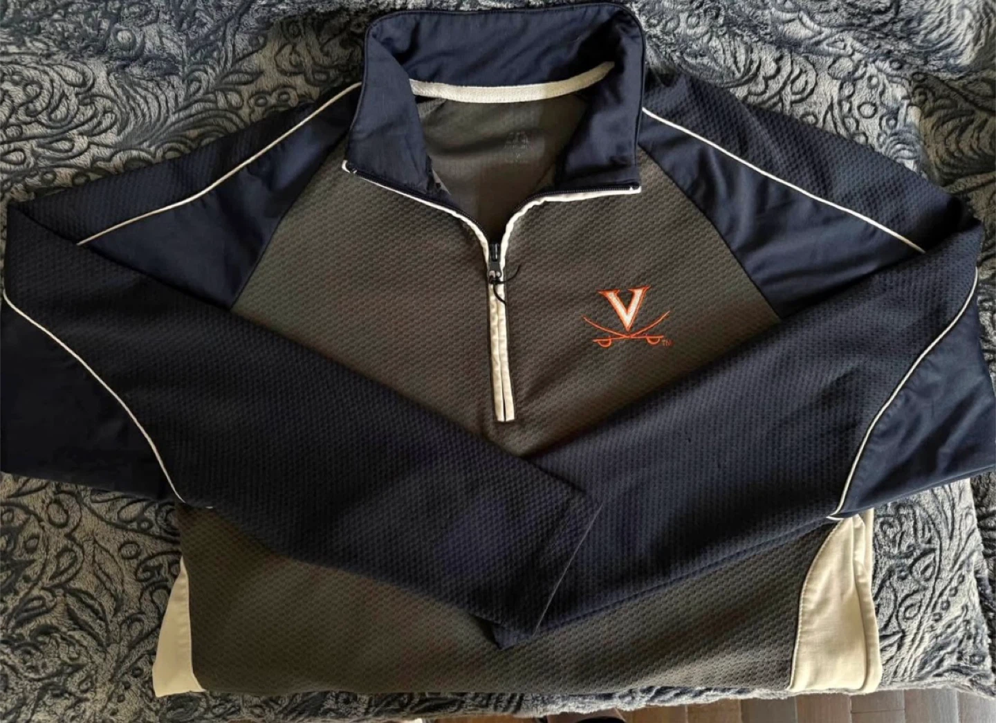 UVA Pullover