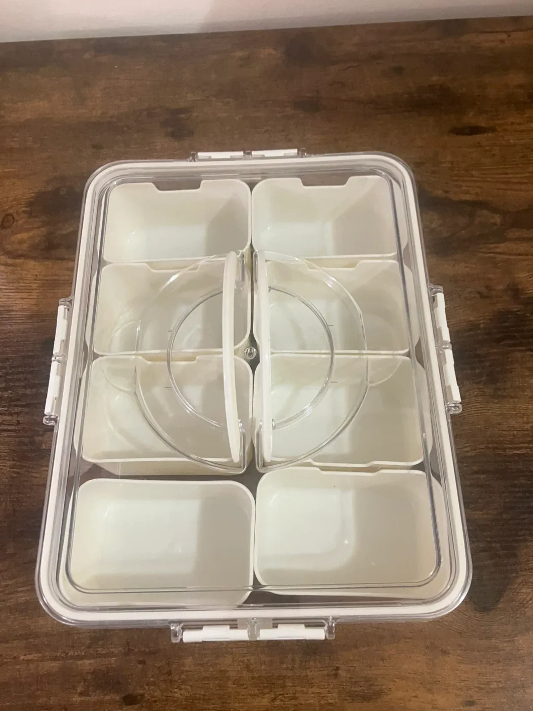 Clear Plastic Food Storage Container with 8 Compartments image indicator(4)