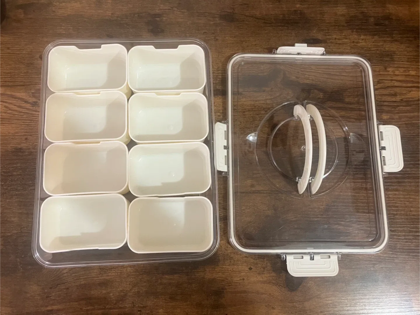 Clear Plastic Food Storage Container with 8 Compartments image indicator(3)