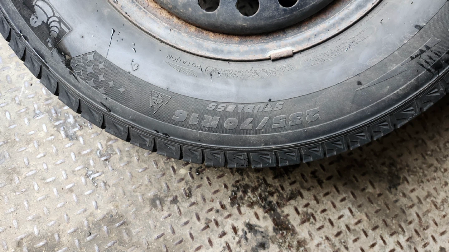 Michelin 235/70R16 Studless Winter Tires on Rims - photo 2