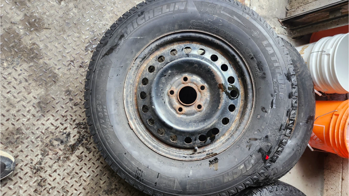 Michelin 235/70R16 Studless Winter Tires on Rims - photo 3