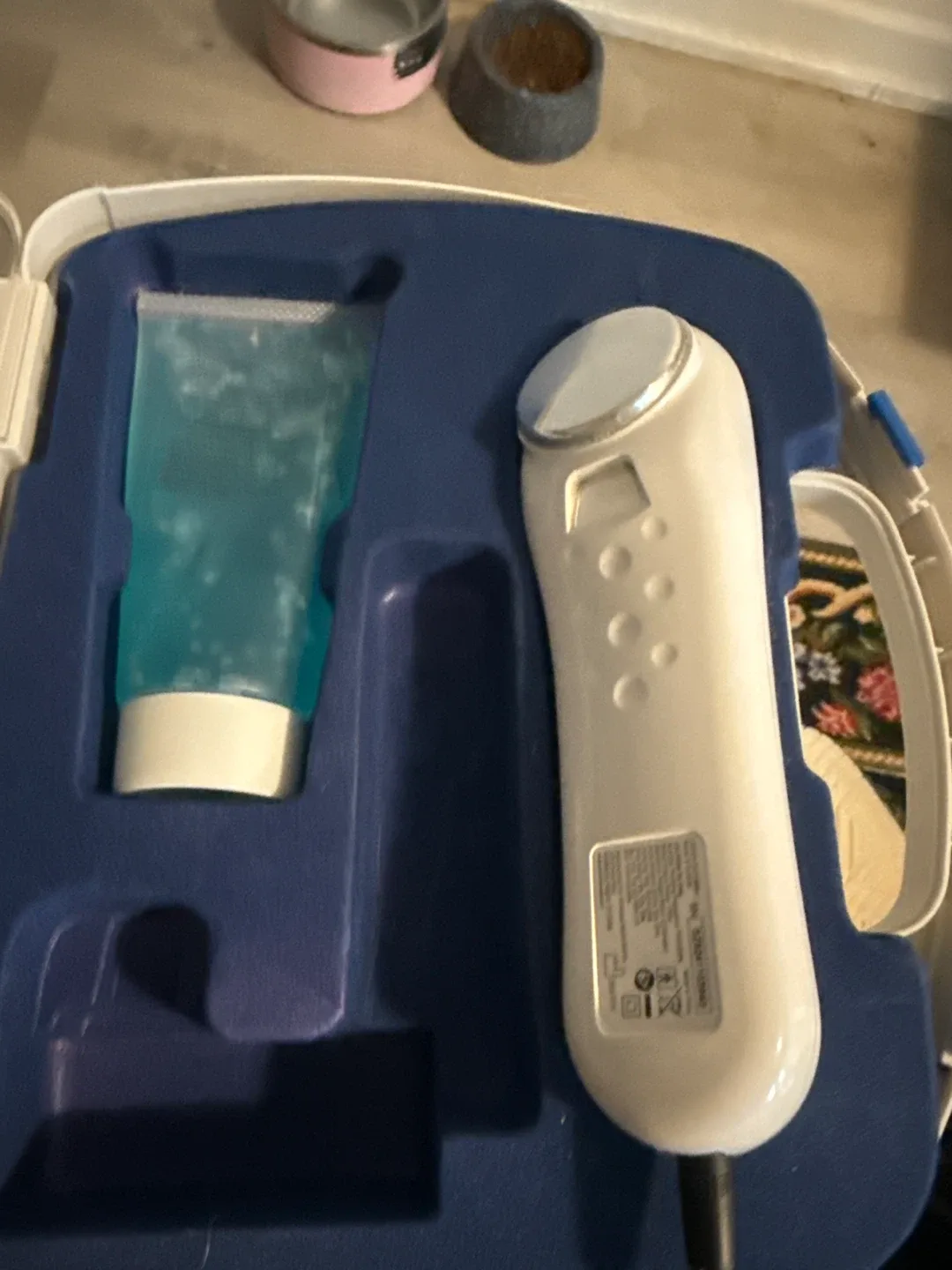 Facial Toning Device with Gel