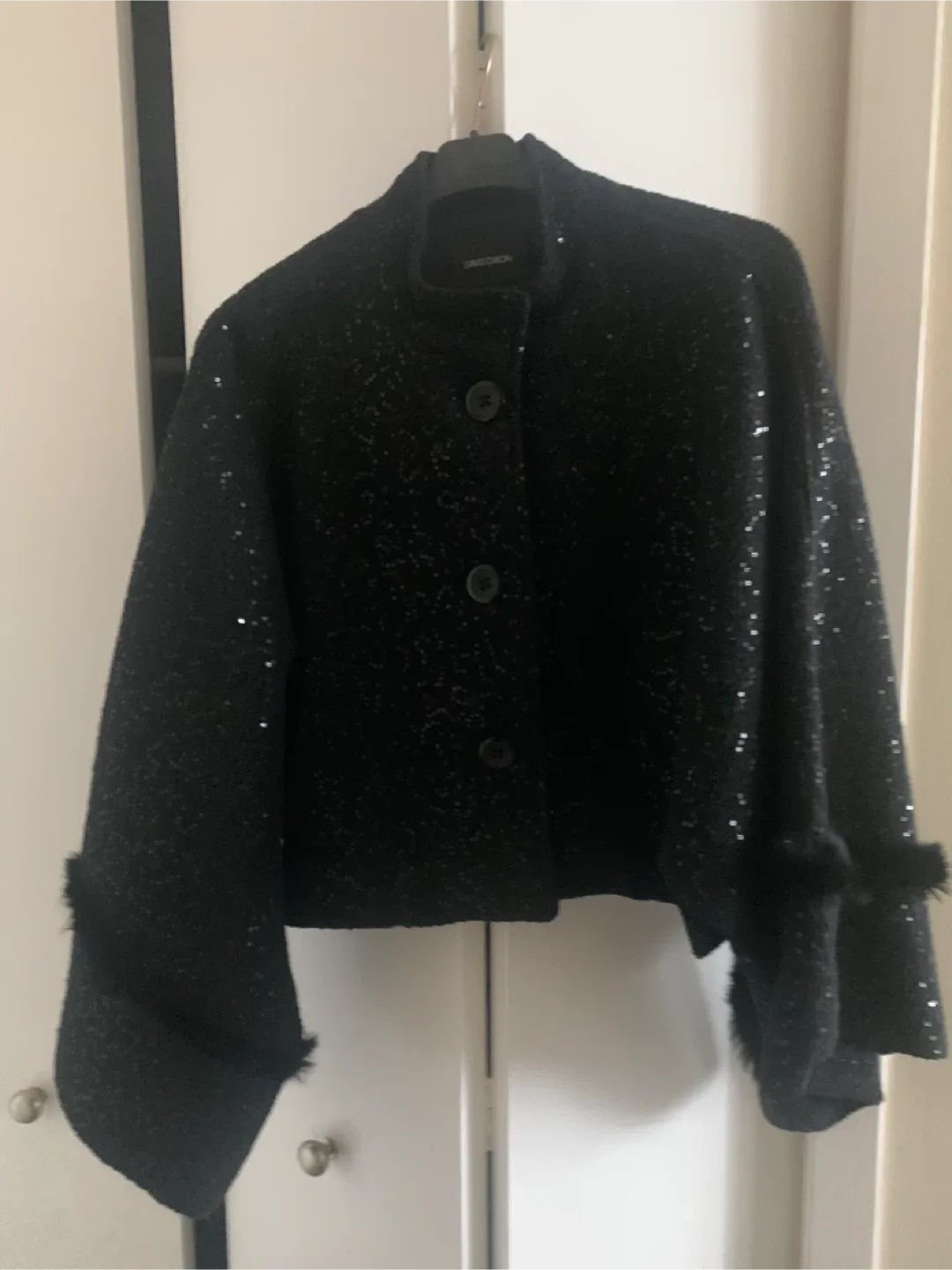 Beautiful wool evening coat with lining. Fox trim. Sun