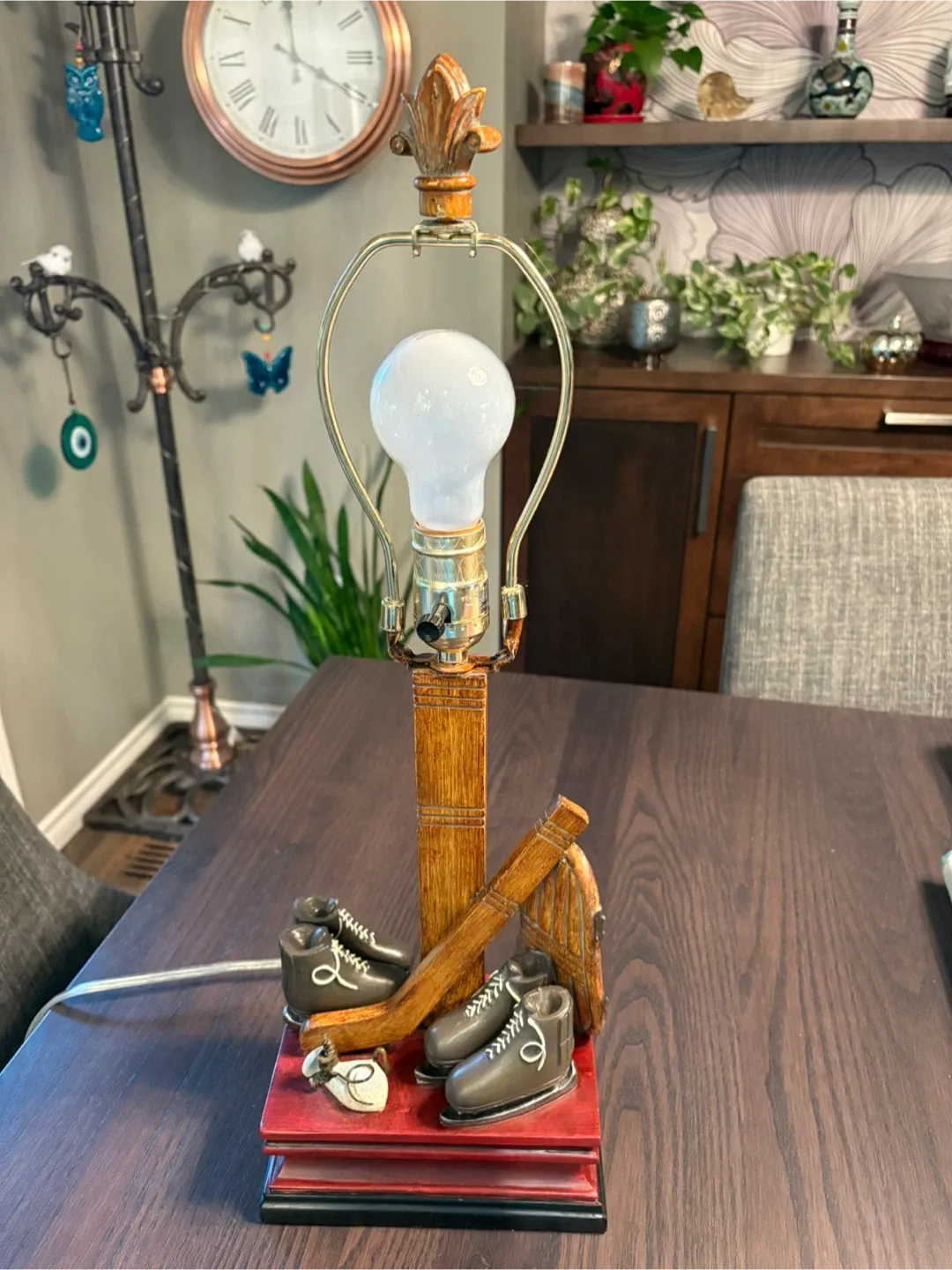 Hockey Themed Table Lamp image indicator(2)