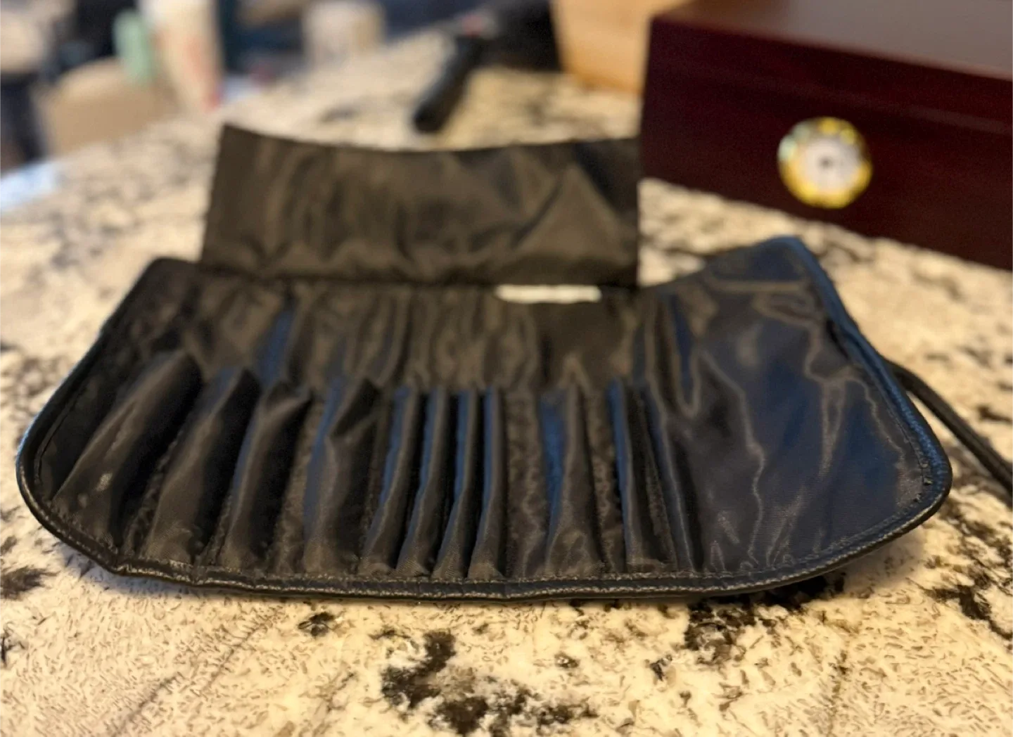 Sephora Quilted Brush Roll (Travel Makeup Brush Organizer) image indicator(2)