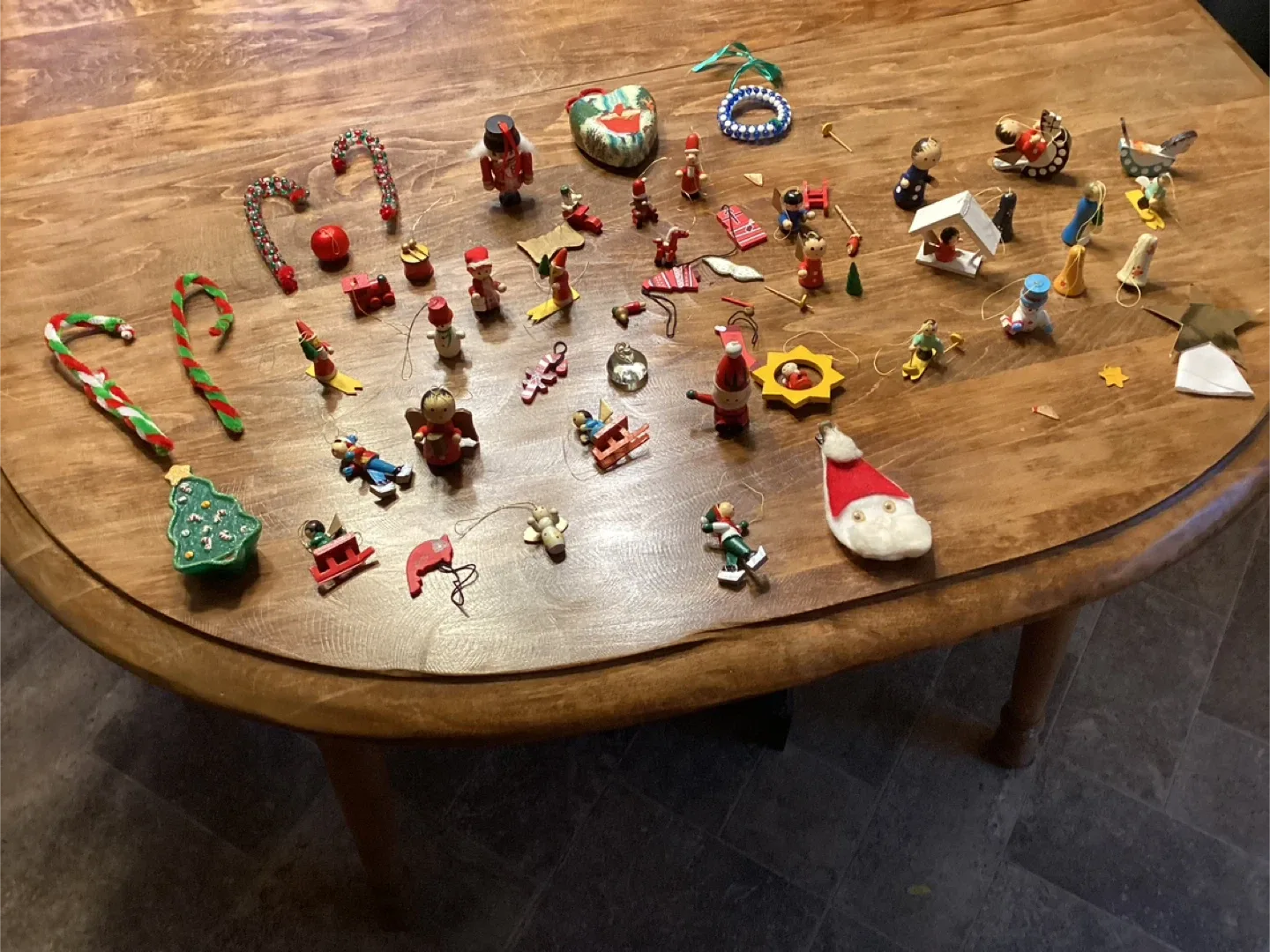 HoHoHo MERRY CHRISTMAS - Lots o’ Christmas Tree Decorations ! thumbnail