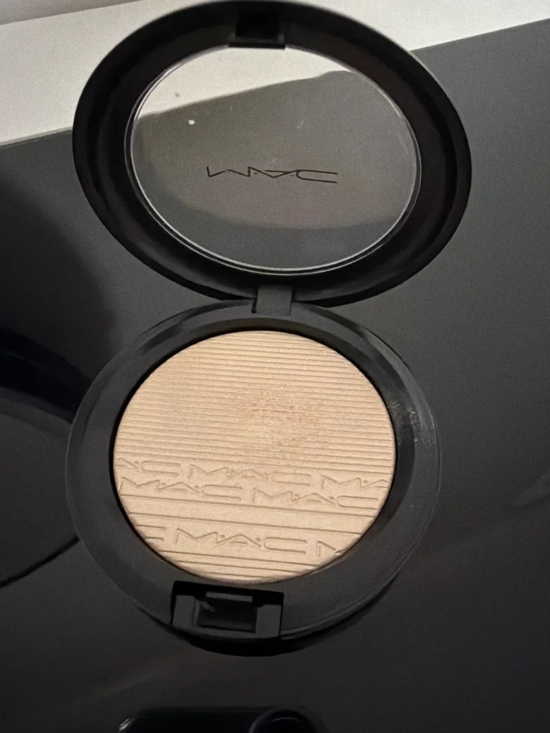 MAC Double-Gleam Extra Dimension Skinfinish image indicator(3)