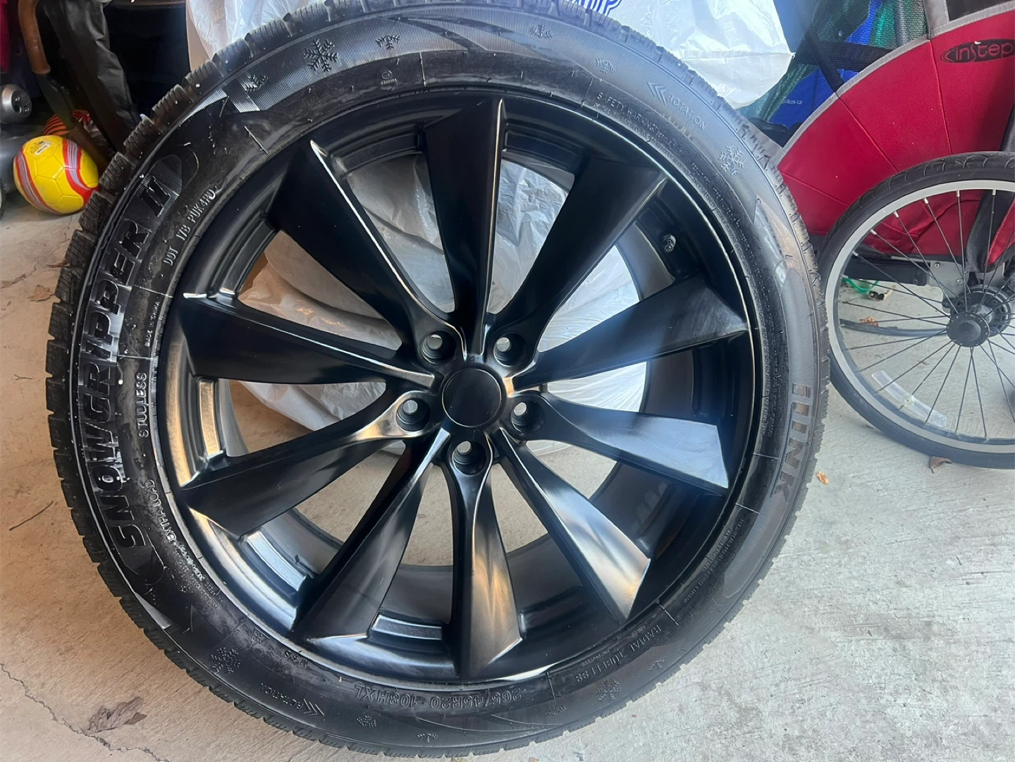 265/45/R20 Tesla Model X Winter Tires and Rims – Barely Used - photo 5