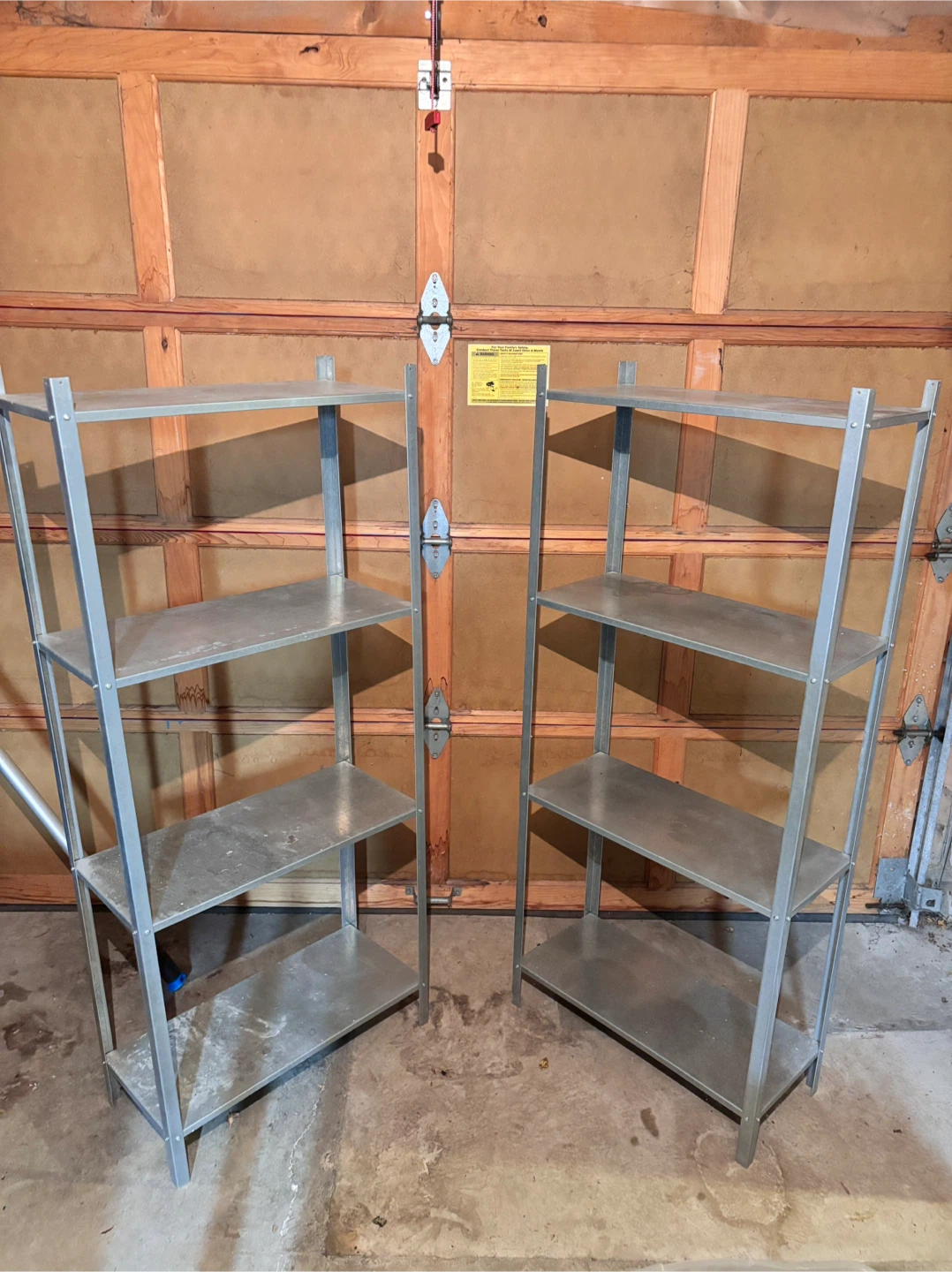 2 free used metal shelves 🥕