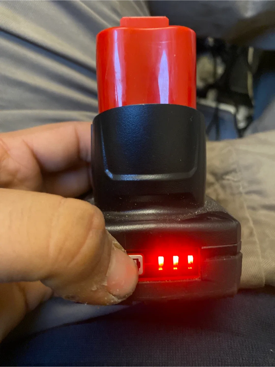 Milwaukee M12 RedLithium XC6.0 Battery image indicator(4)