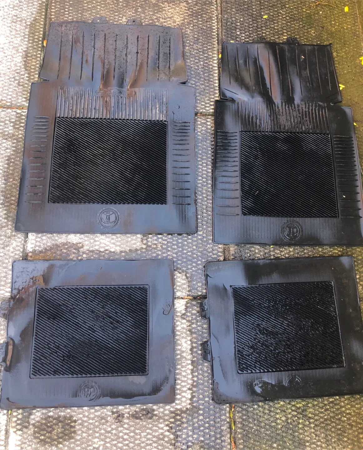 Total 8 pcs, 4 Winter tires on steel rims and image indicator(3)