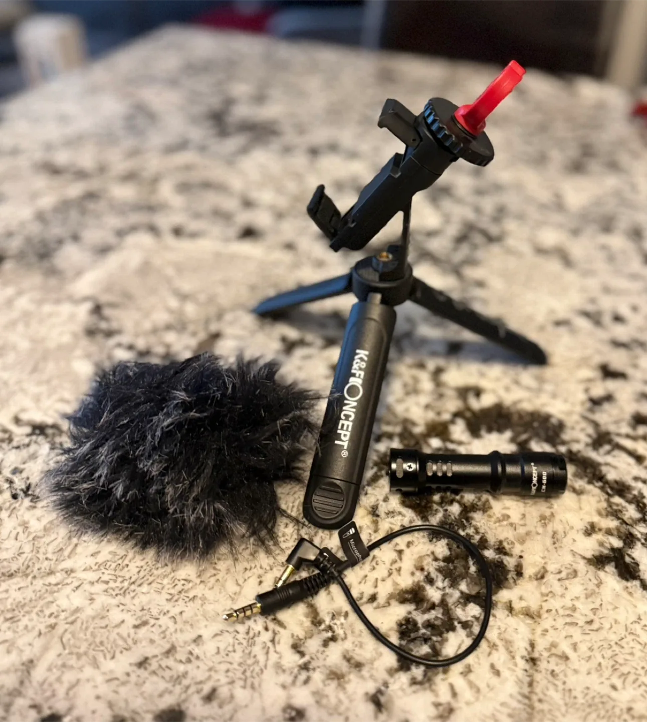 K&F Concept Microphone + Tripod image indicator(4)