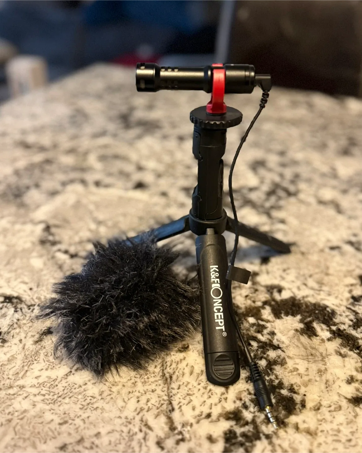 K&F Concept Microphone + Tripod image indicator(2)