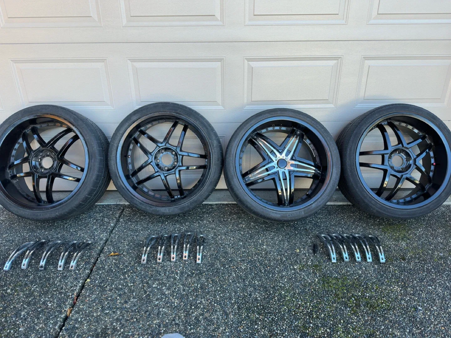 22 in Pirelli, Scorpion Zero 265/35/ZR22 Black Rims & Tires image indicator(3)