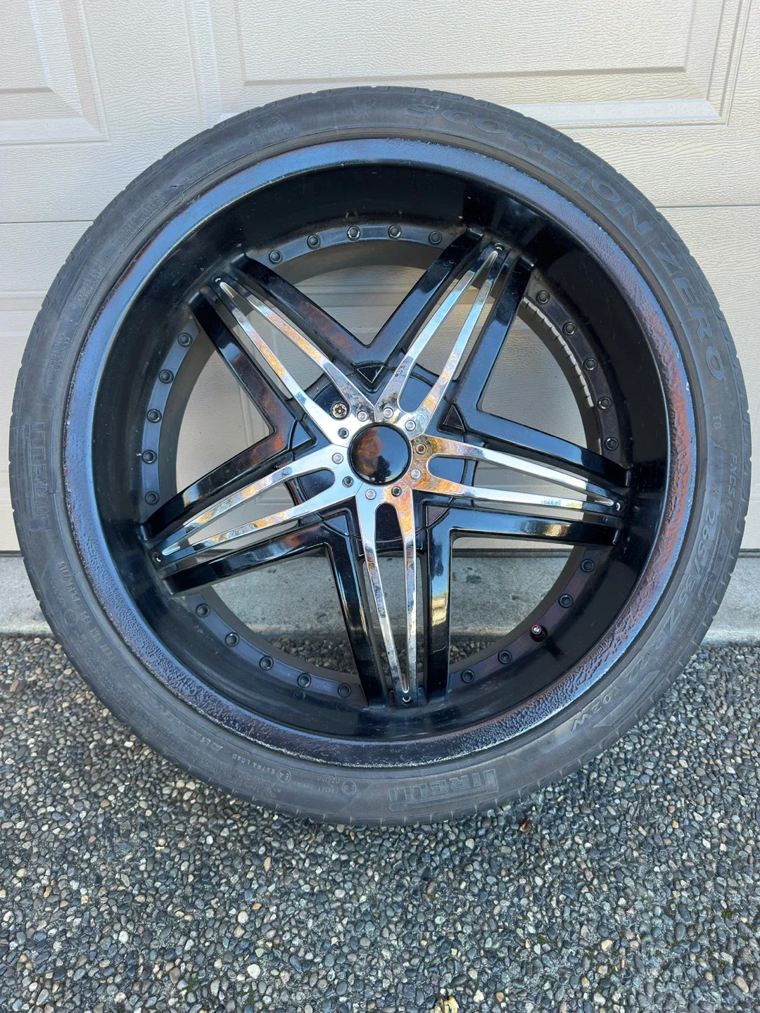 22 in Pirelli, Scorpion Zero 265/35/ZR22 Black Rims & Tires image indicator(4)