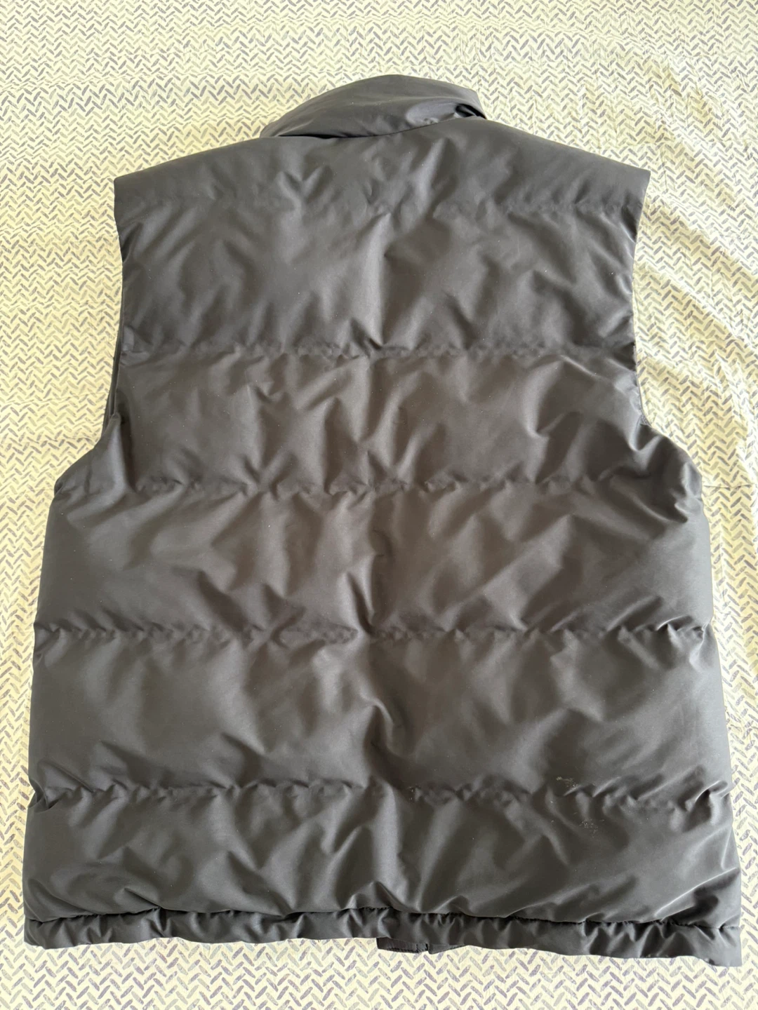 H&M Black Puffer Vest - Size M - photo 2