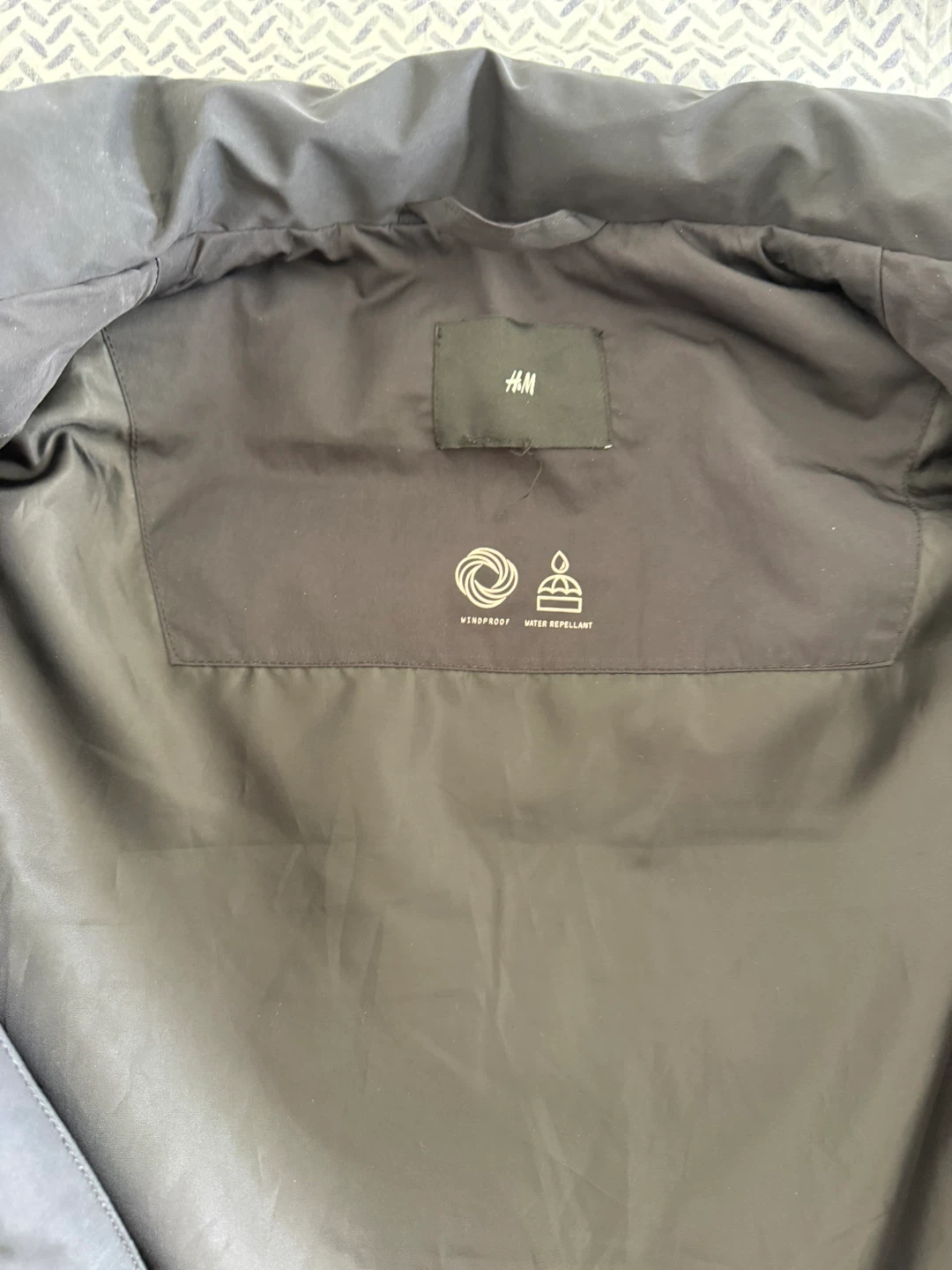 H&M Black Puffer Vest - Size M - photo 3