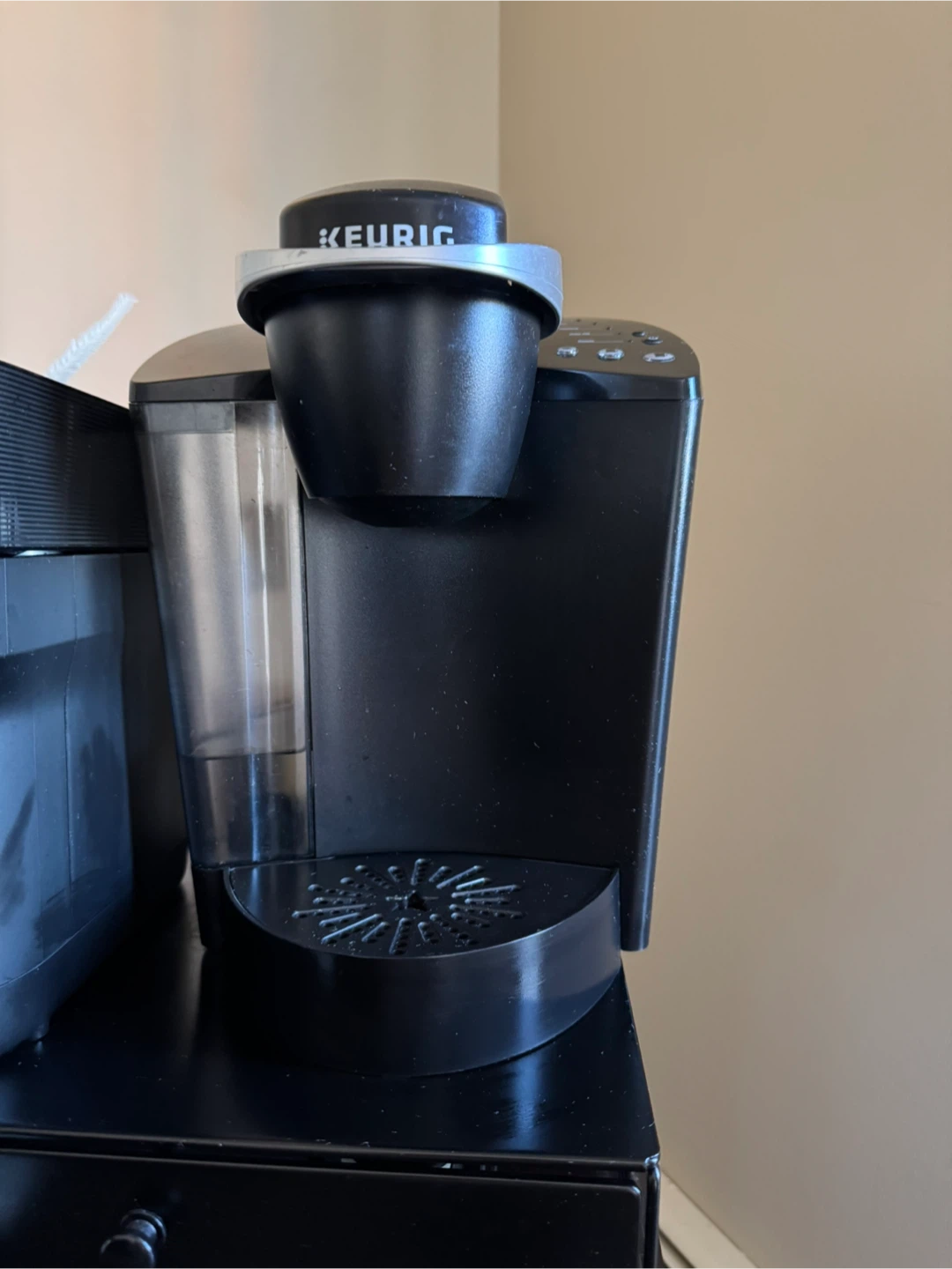 Keurig Single Serve Coffee Maker with stand