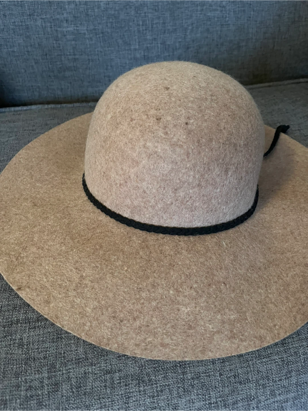 A Classic Wool Hat - Beige
