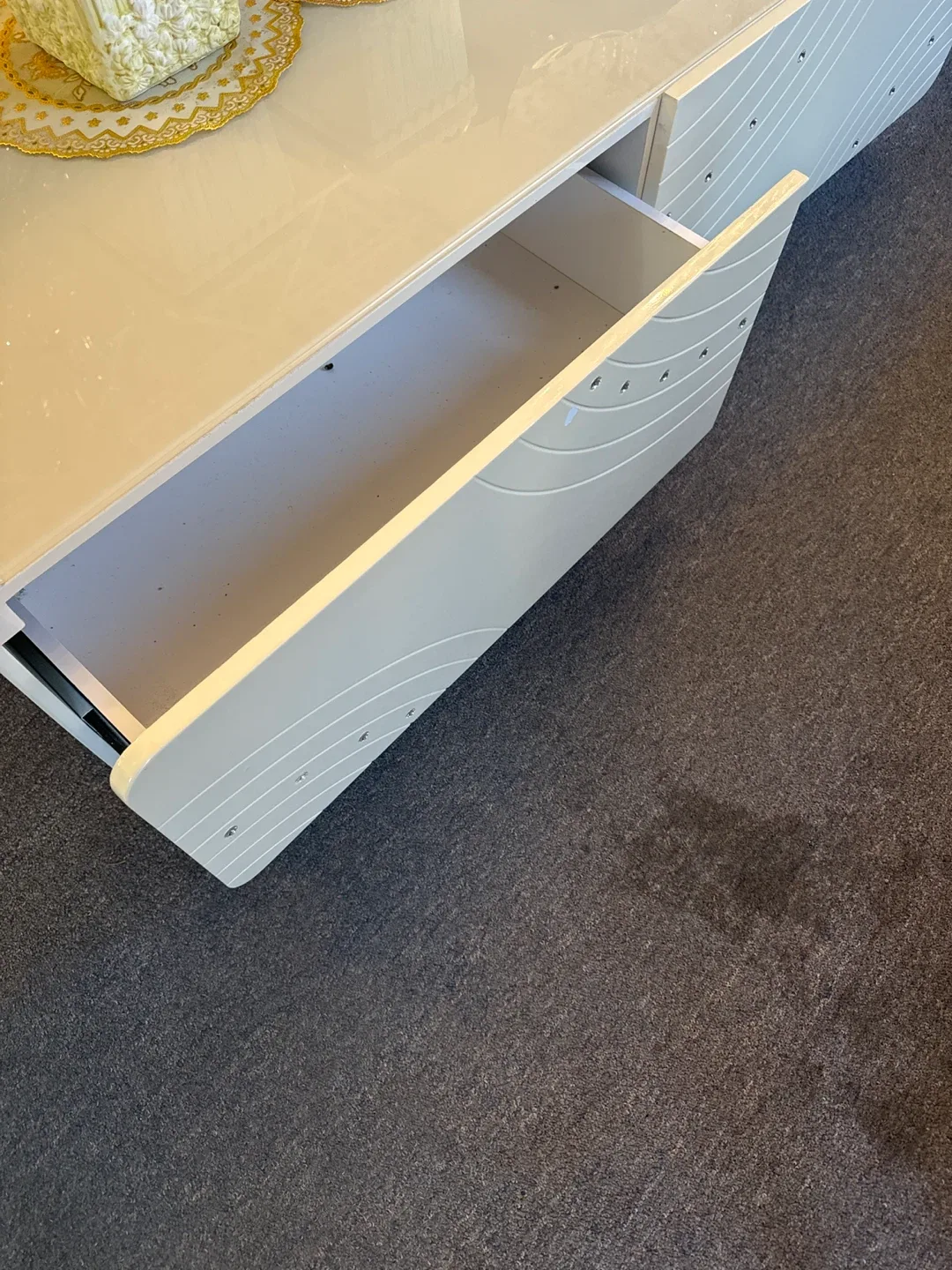 White Coffee Table with Storage image indicator(4)