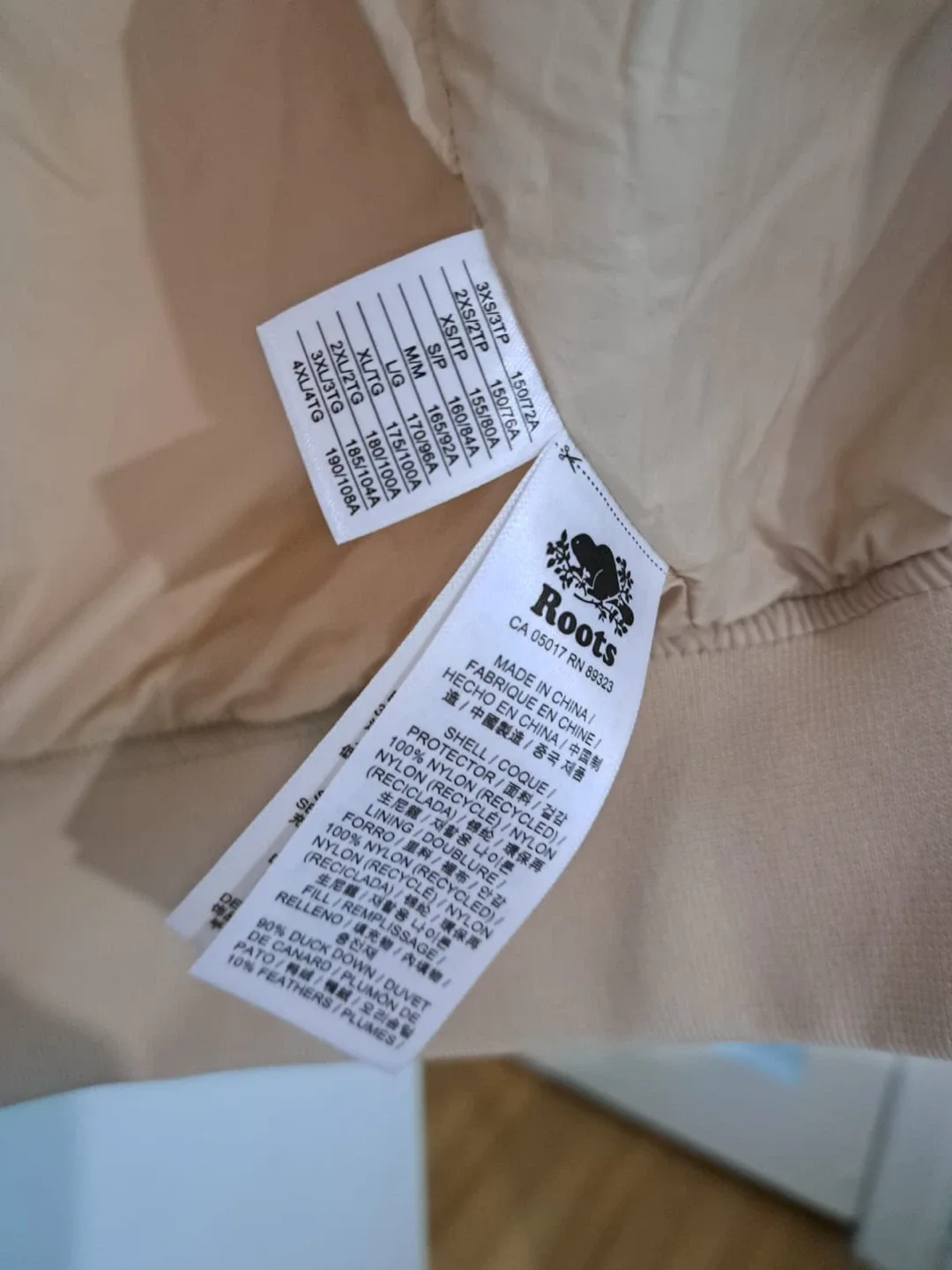 Roots  Women’s Puffer Jacket, Size Medium 🥕🥕🥕 image indicator(5)