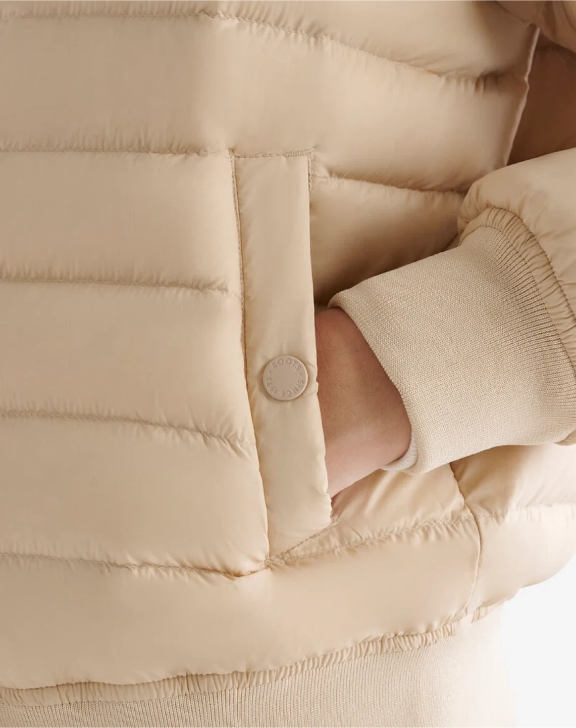 Roots  Women’s Puffer Jacket, Size Medium 🥕🥕🥕 image indicator(9)