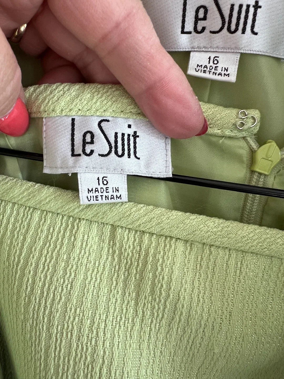 Le Suit Skirt Suit - Size 16 image indicator(3)