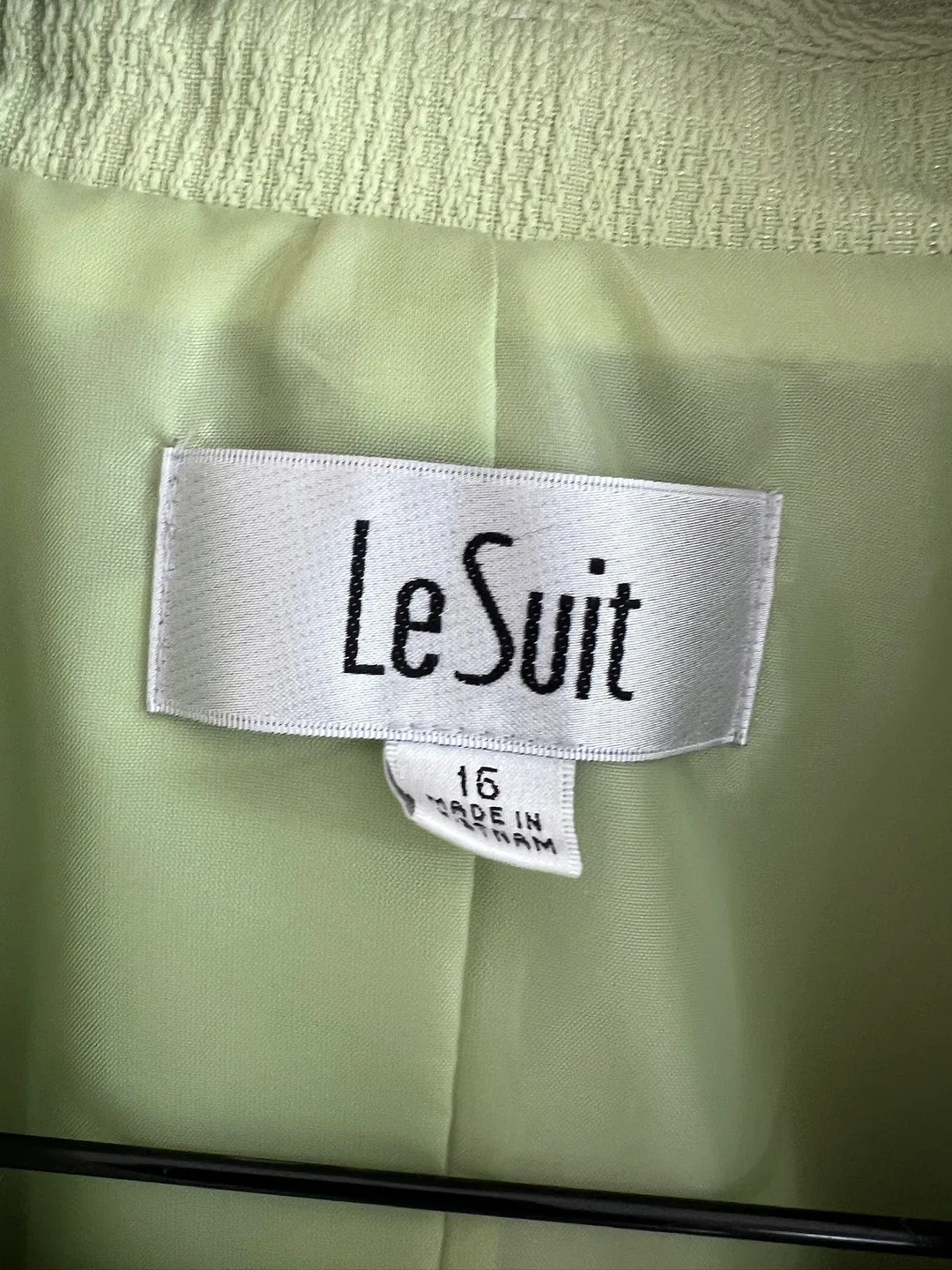 Le Suit Skirt Suit - Size 16 image indicator(4)