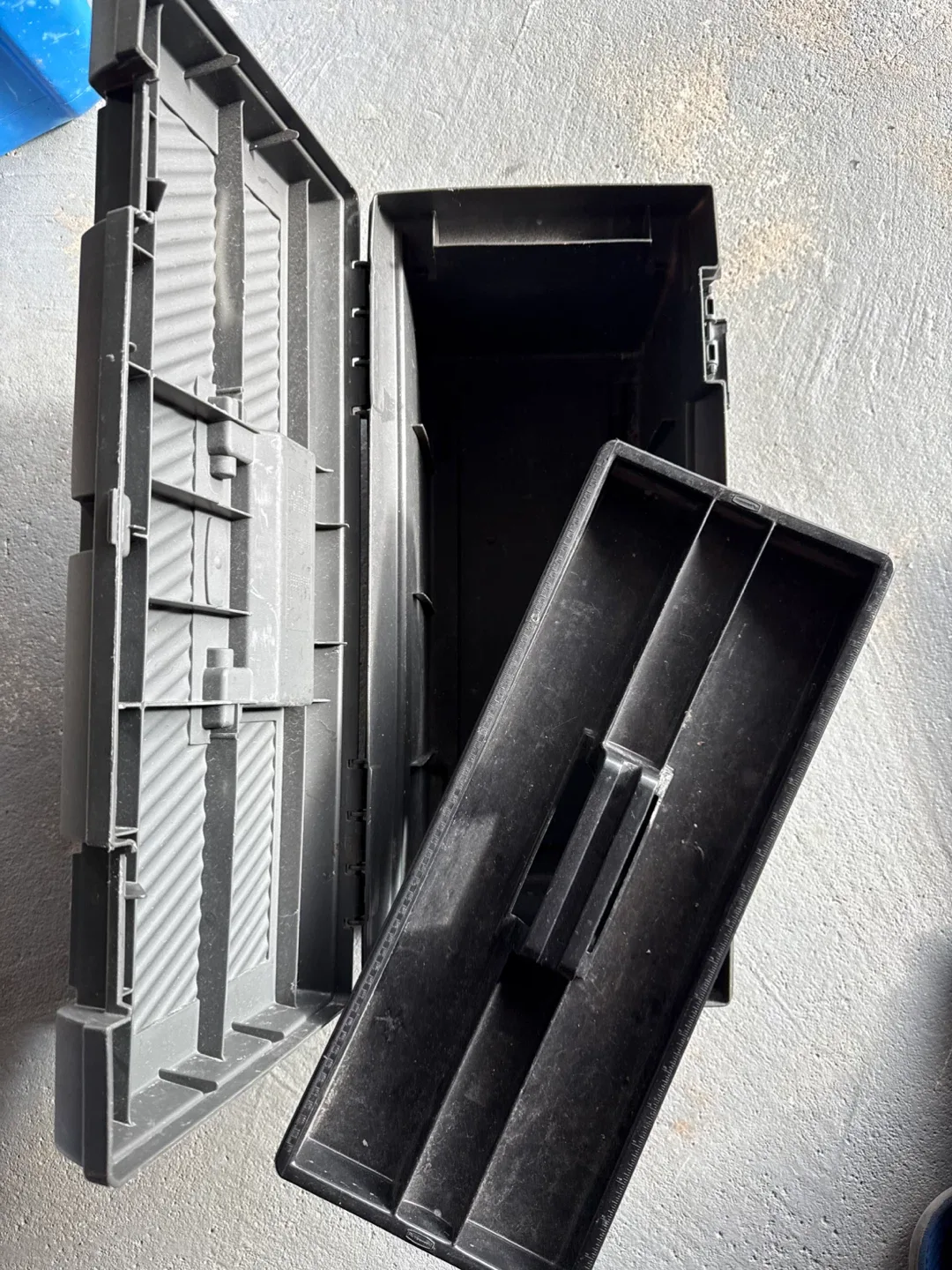 Rubbermaid Tool Box image indicator(3)