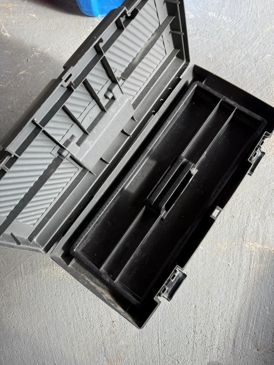 Rubbermaid Tool Box image indicator(2)