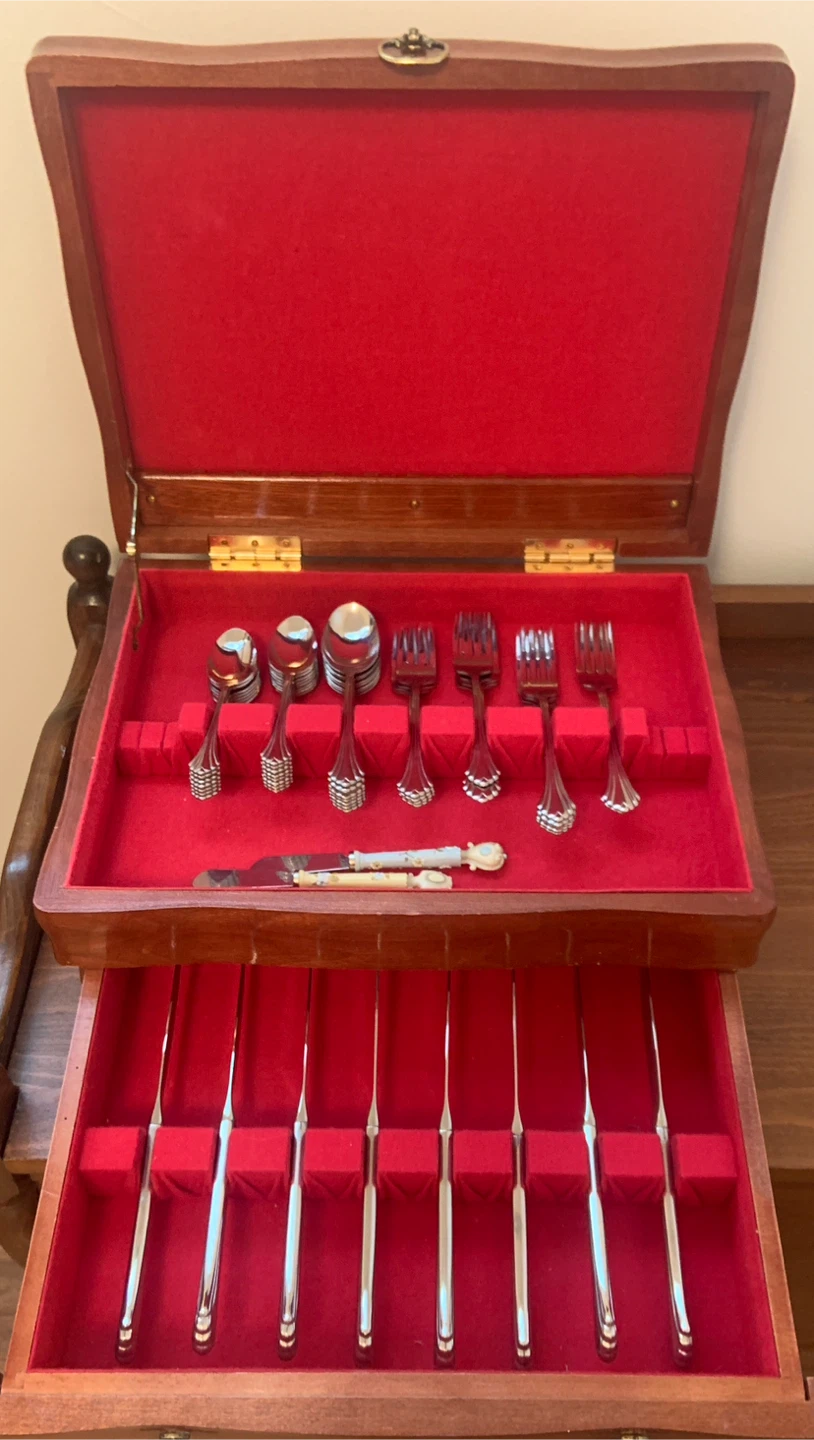 Vintage Silverware Set in Wooden Case - photo 2