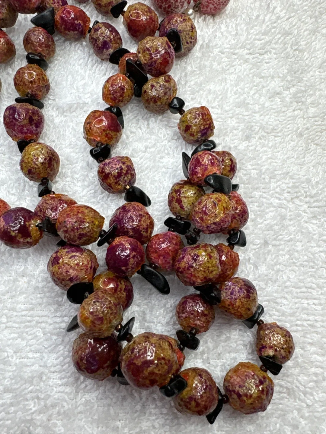 Red Speckled Bead Necklace image indicator(4)