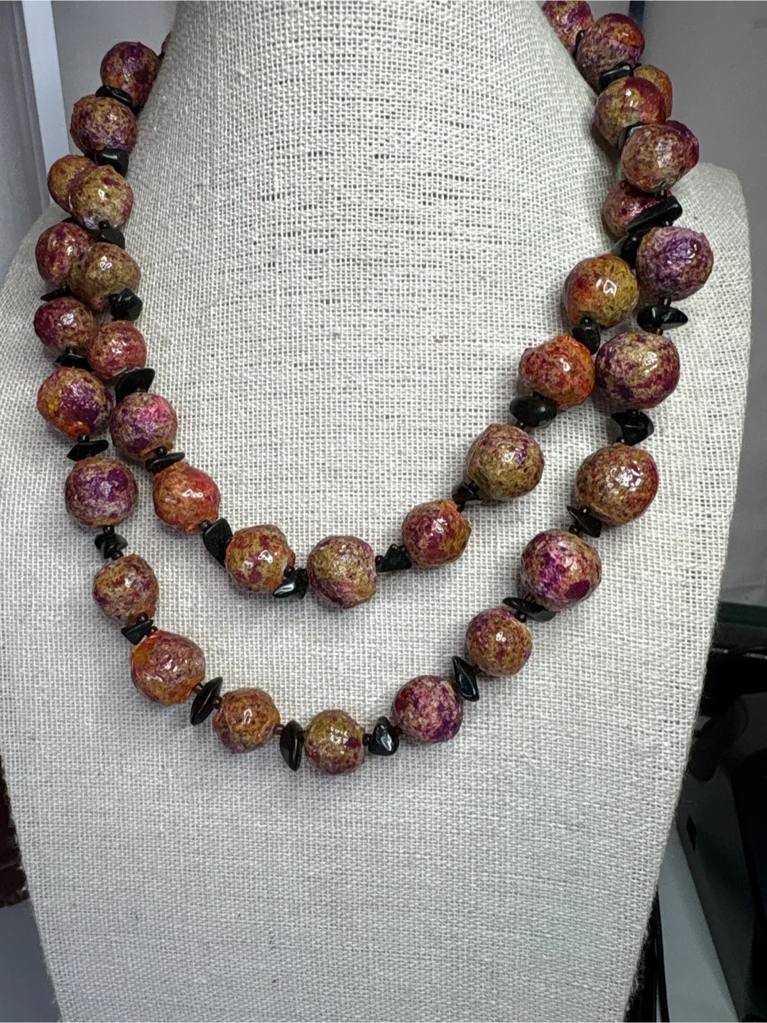 Red Speckled Bead Necklace image indicator(7)