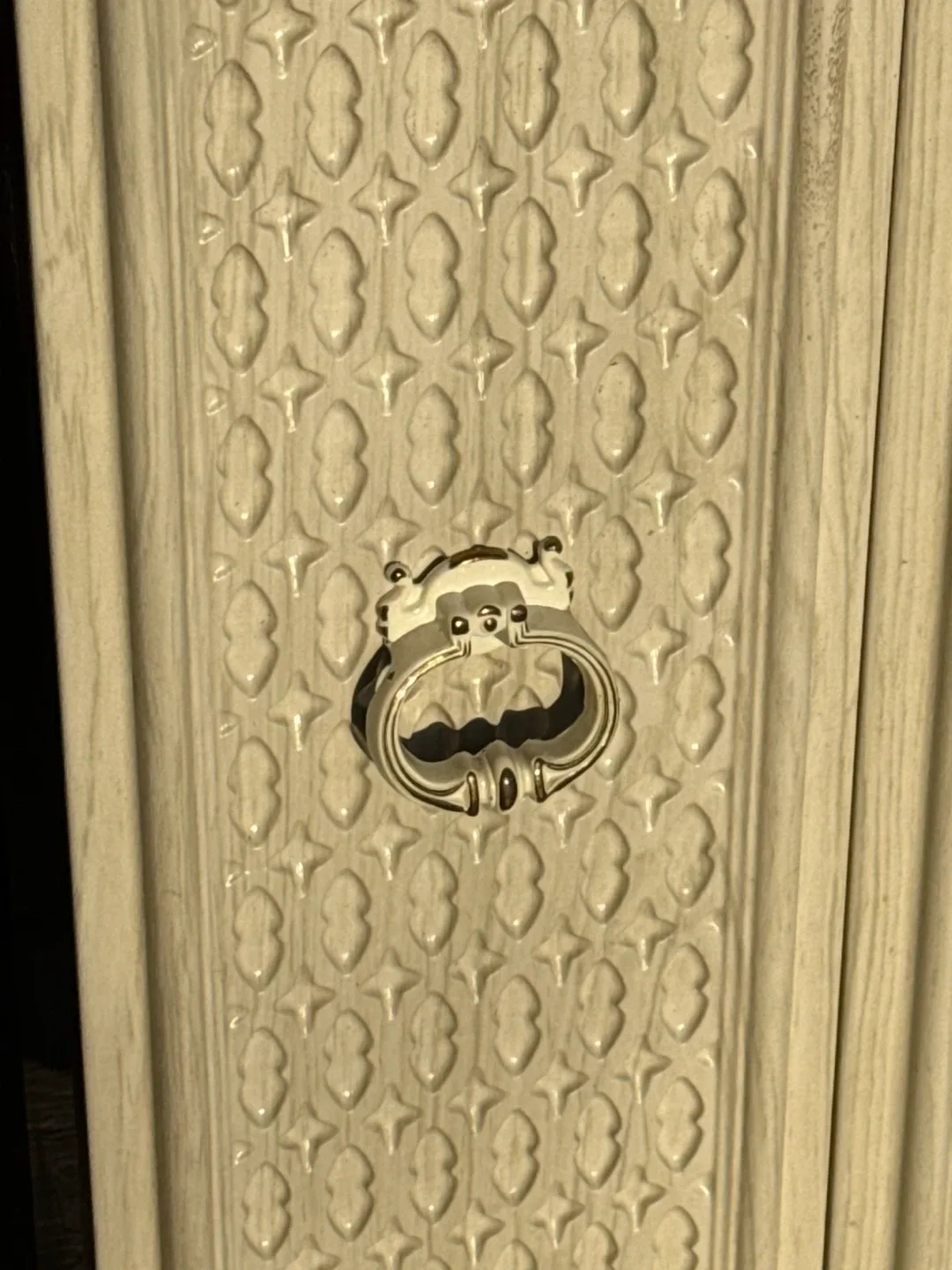 Vintage-Style Cabinet with Shelves image indicator(2)