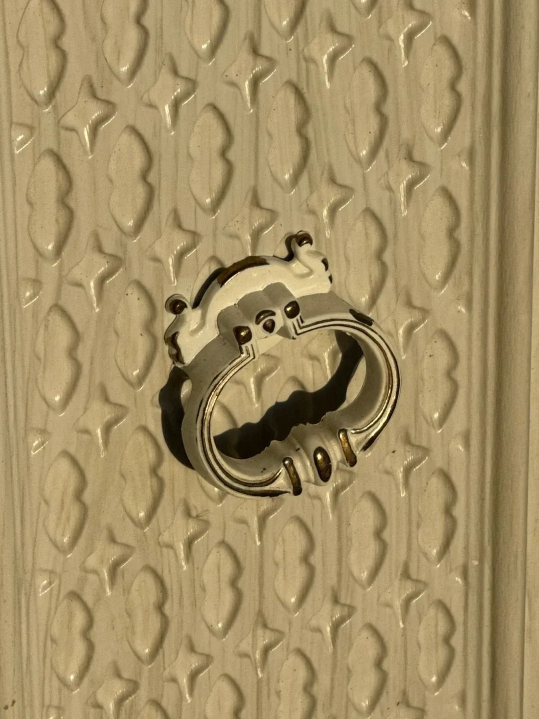 Vintage-Style Cabinet with Shelves image indicator(3)