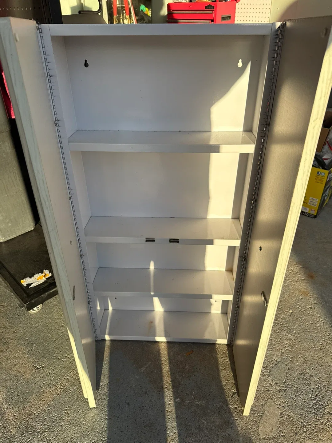 Vintage-Style Cabinet with Shelves image indicator(4)