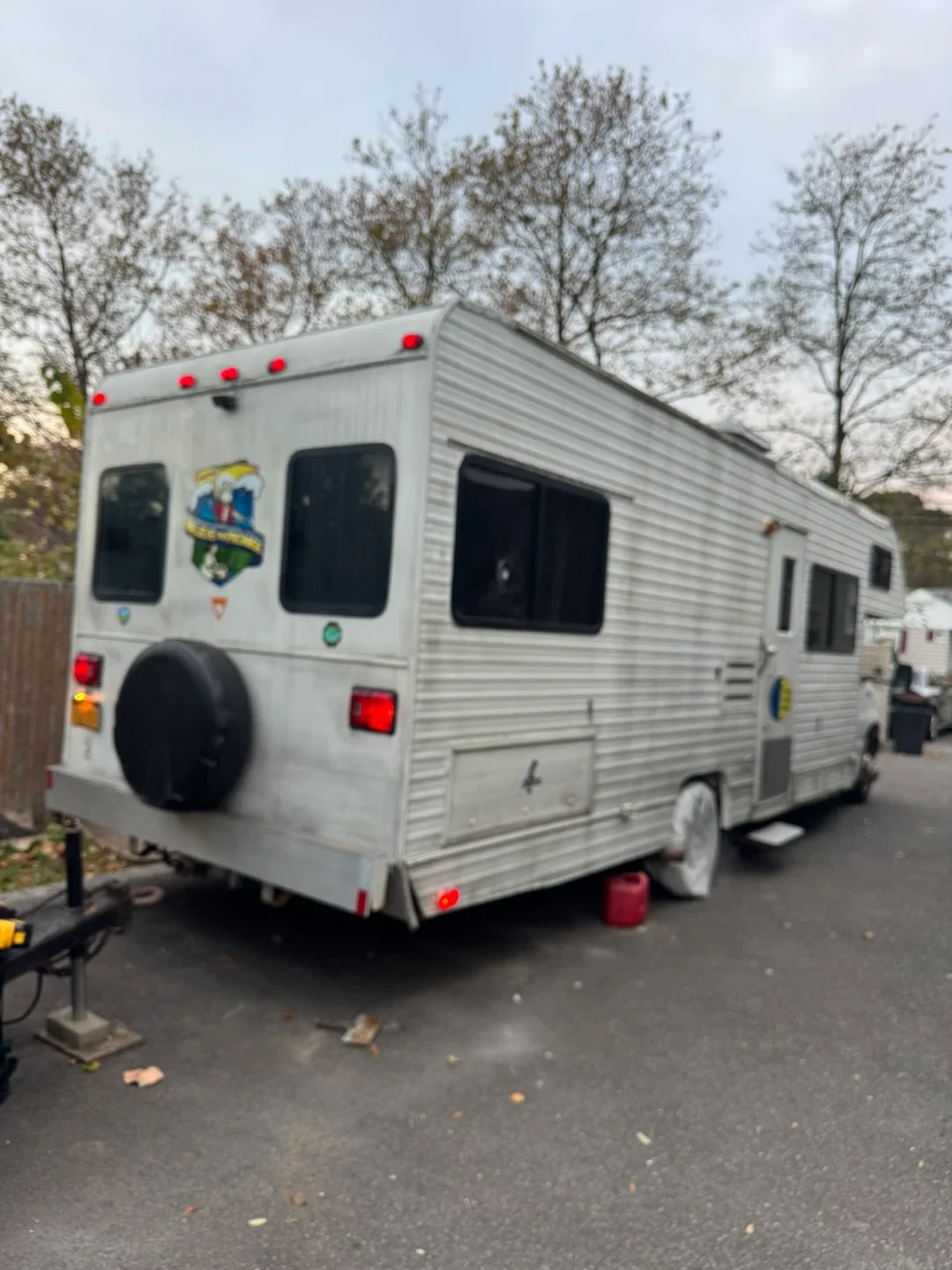 Ford RV Camper image indicator(3)