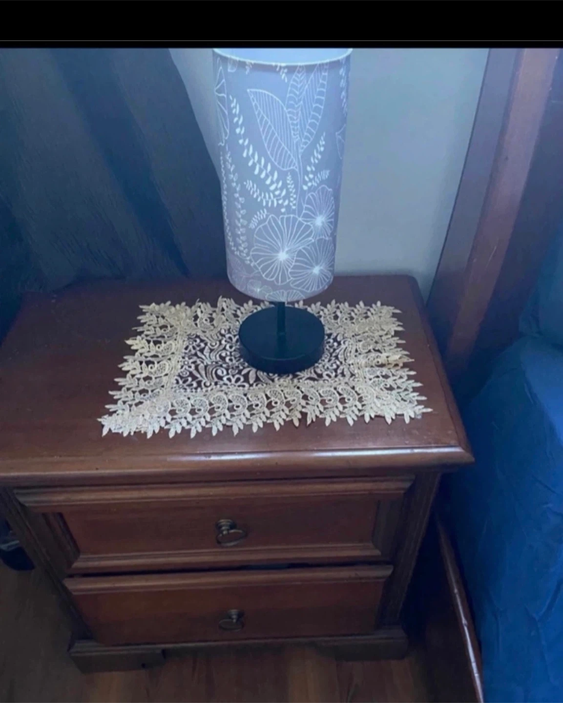 Table lamp with floral pattern 🥕