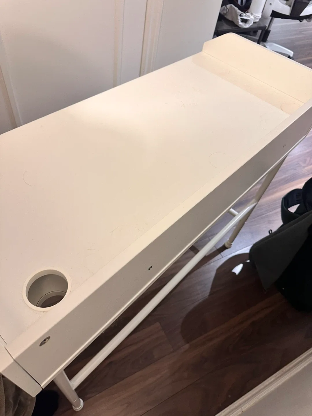 IKEA White Desk image indicator(2)