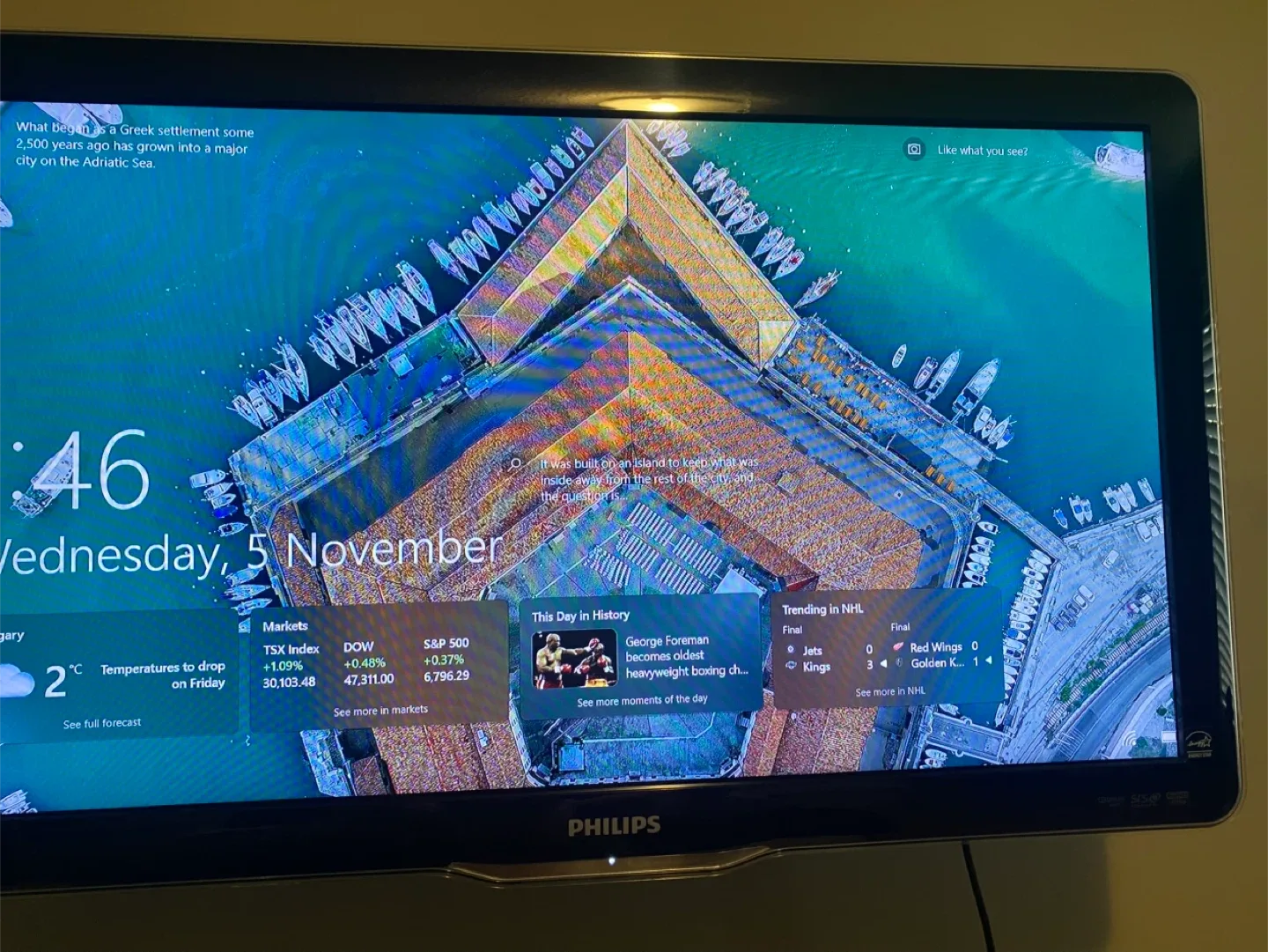 🥕 Philips TV with Stand thumbnail