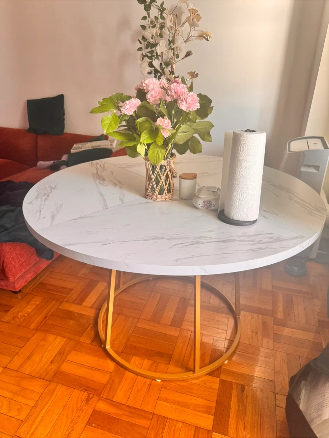 Round Marble Dining Table, Gold Legs image indicator(2)