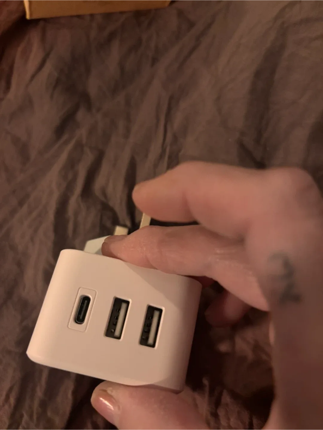 TESSAN Travel Adapter TS-1610-UK-C image indicator(2)