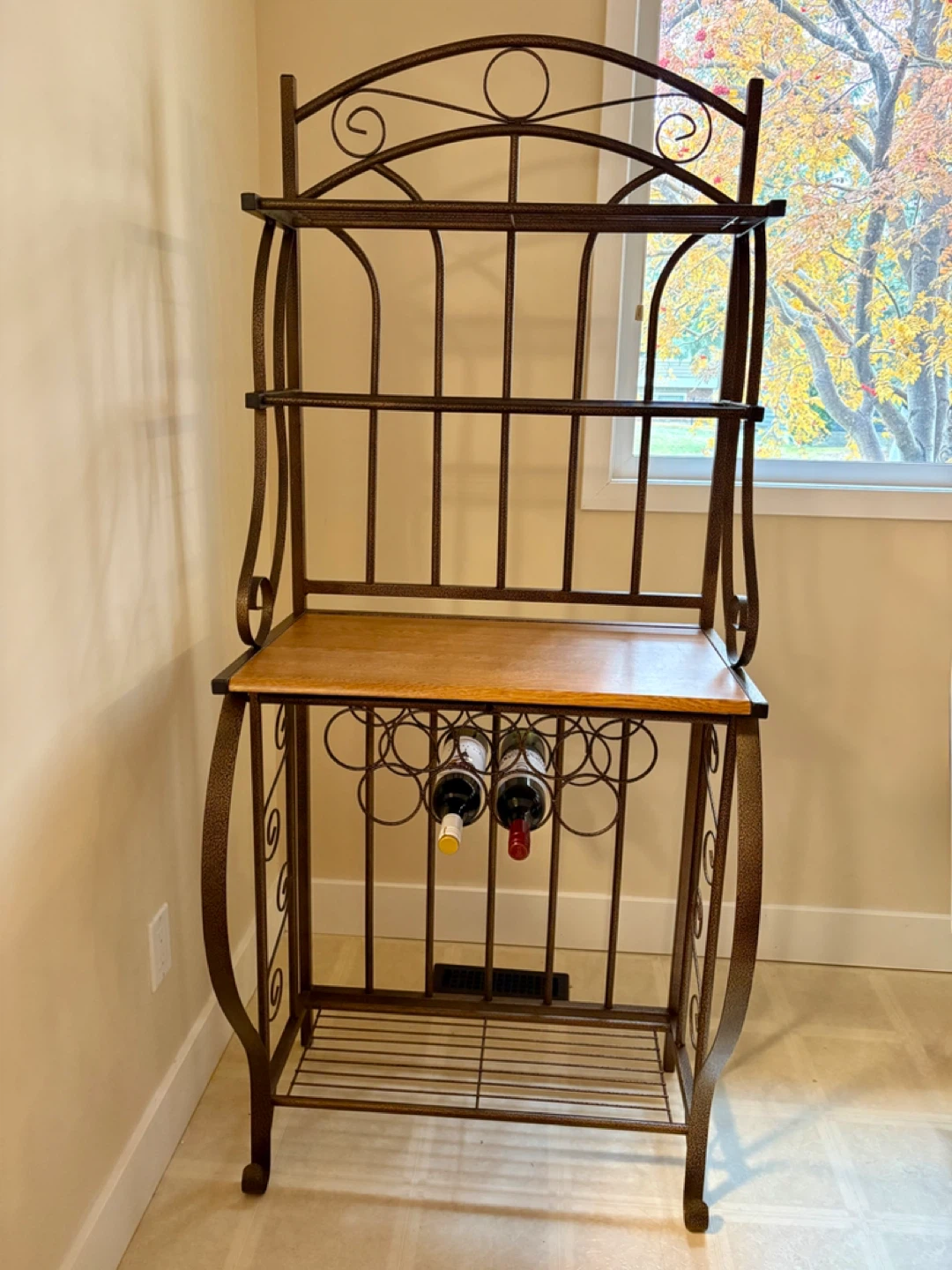 Metal & Wood Bakers Rack - photo 2