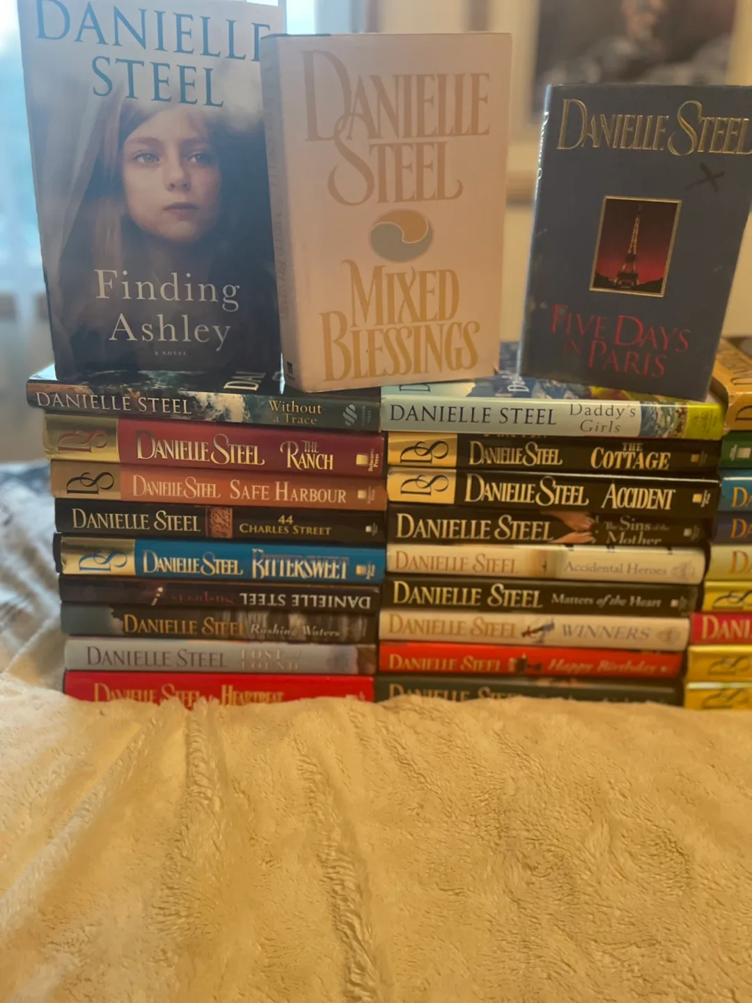 Danielle Steel Novels - Lot of Books image indicator(3)
