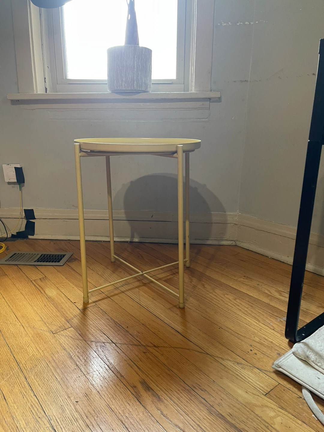 Metal Side table - W/ Removable Round Tray. - photo 3